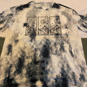 NEW black and white tie dye shirt sleeve t-shirt, large